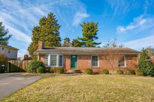 126 Wildwood Ln, Louisville, KY 40223-2822