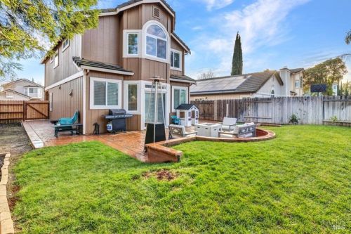 667 Poppy Cir, Vacaville CA  95687-7252 exterior
