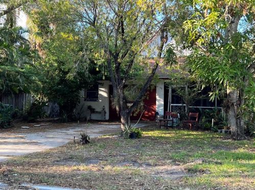 511 91st Ave, Naples, FL 34108-2420