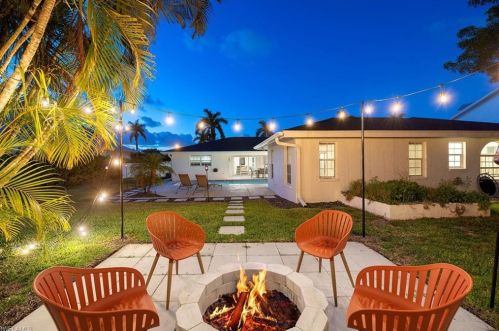 740 Orchid Dr, Naples FL  34102-5015 exterior