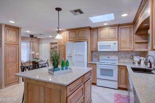 12433 50th Ln, Glendale, AZ 85304-2005
