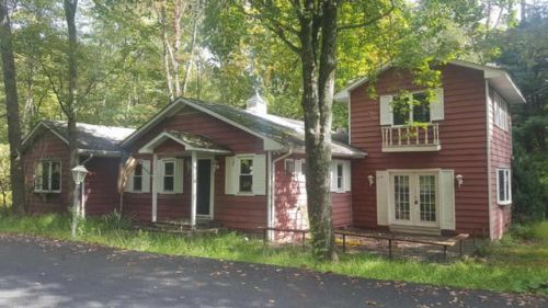 204 Johnson Ln, Stroudsburg, PA 18360-8834