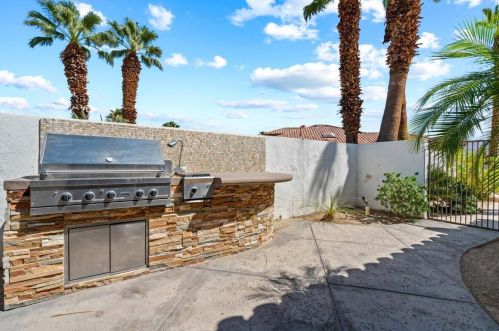 56625 Riviera, La Quinta CA  92253-5014 exterior