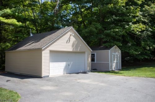 16 Hayward Rd, Sparta, NJ 07871-3119