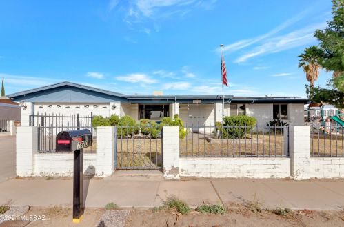 7620 Casimir Pulaski Ave, Tucson, AZ 85741-1517