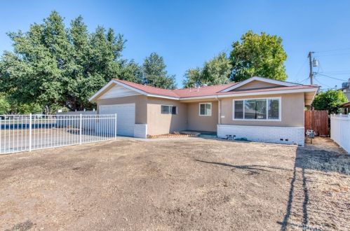 804 Rialto Ave, Clovis CA 93619-5201 exterior