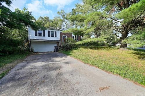 8 Sunset Ter, Warwick, NY 10990-2144