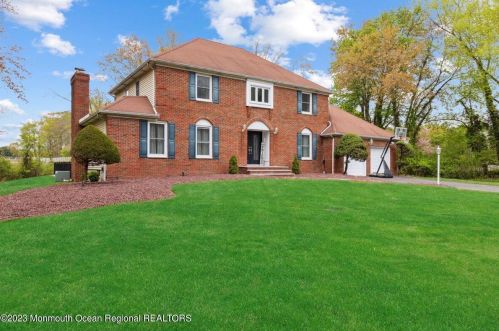 16 Lisa Ln, Morganville, NJ 07751-1124