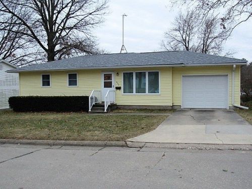 625 5th St, Monticello, IA 52310-1145