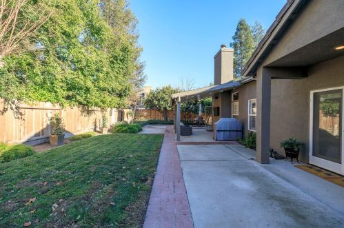 1955 Tuolumne Rd, Turlock CA  95382-8912 exterior