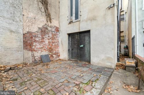 210 Carpenter St, Philadelphia PA 19146-2516 exterior