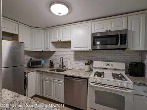 99 Mnr Dr, Tinton Falls NJ 07712-2568 exterior