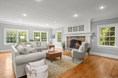 882 Silvermine Rd, New Canaan CT  06840-4332 exterior