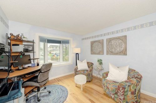 4865 Hazelnut Ave, Seal Beach CA  90740-3018 exterior