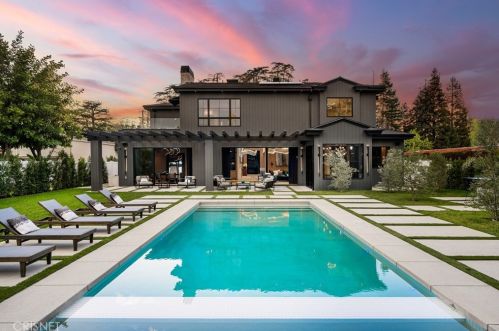 4508 Haskell Ave, Van Nuys CA  91436-3148 exterior