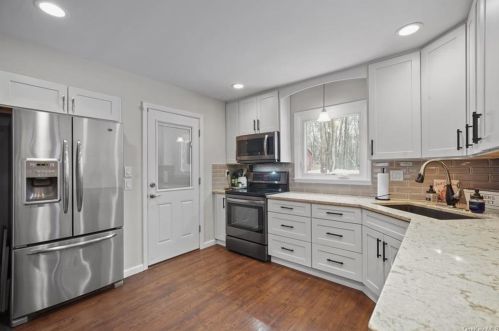 385 Saw Mill River Rd, Yorktown Hgts NY  10598-6131 exterior