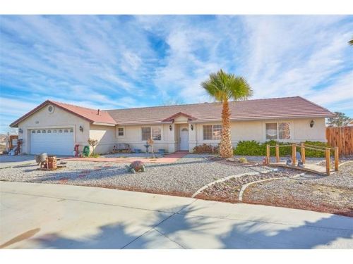 15027 Manning St, Victorville, CA 92394-1033