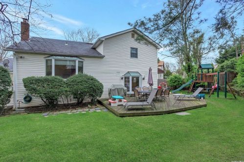 8 Stuart Ct, Huntington Station NY  11746-4237 exterior