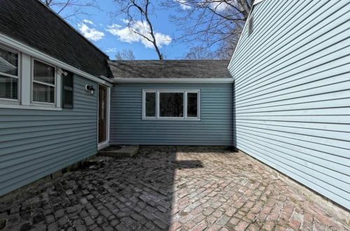 28 Church St, North Branford CT  06471-1417 exterior