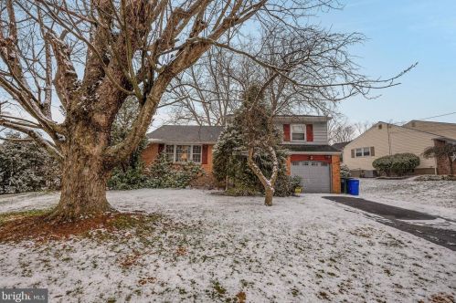 360 Hogeland Rd, Southampton, PA 18966-3386