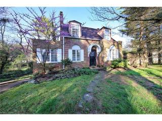 2007 Arlington Pl, Hendersonville, NC 28791-2105