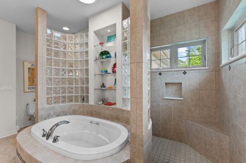 11405 Justin Dr, Thiensville WI  53092-2785 exterior