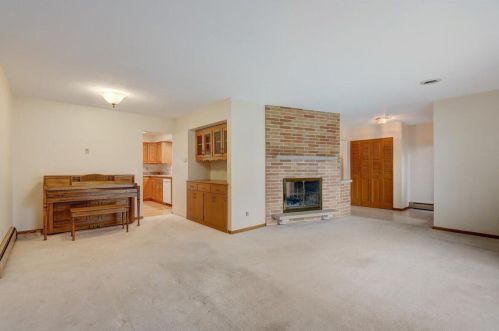 2335 Graylog Ln, Waukesha WI  53151-2921 exterior