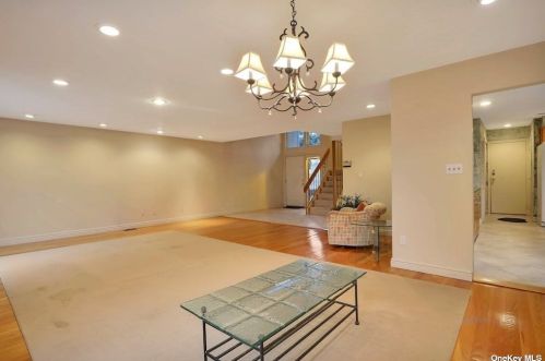 266 Vista Dr, Muttontown, NY 11753-2807