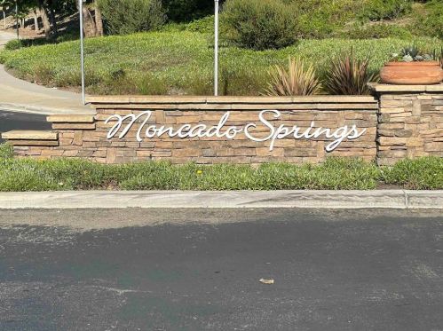 1715 Creekside Ln, Vista, CA 92081-4552