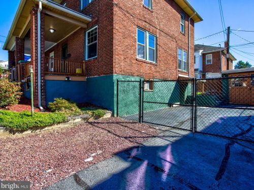 737 28th St, Harrisburg PA 17111-1127 exterior