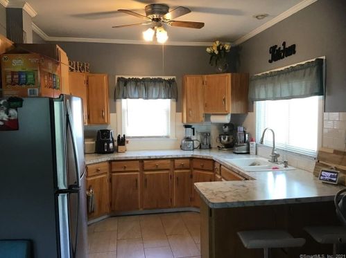651 Meriden Rd, Waterbury, CT 06705-2323