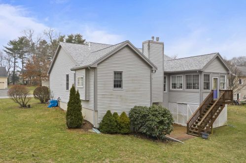 78 Marshview Cir, Seabrook NH 03874-4686 exterior