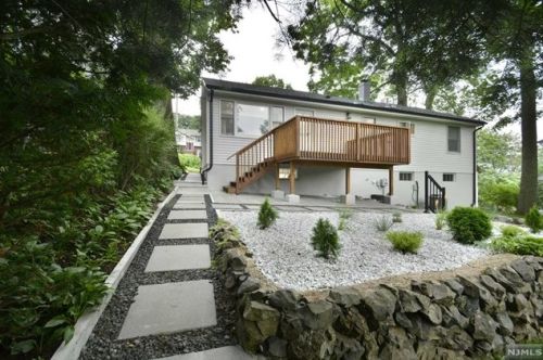 69 Mcnomee St, Oakland NJ  07436-2608 exterior