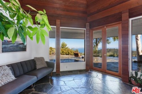 2440 Minard Rd, Topanga CA  90290-3402 exterior