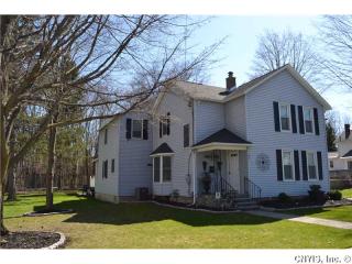 42 Elizabeth St, Skaneateles, NY 13152-1212