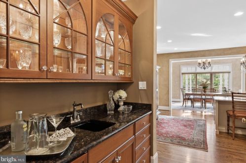 466 Black Swan Ln, Berwyn PA  19312-1908 exterior