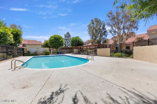 5385 Birchcroft St, Simi Valley CA  93063-6129 exterior