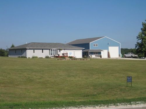 3355 Wayland Rd, Wayland, IA 52654-9400