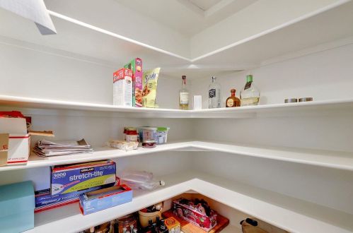 10000 Walter Welsher Ct, Gilroy CA  95020-9704 exterior