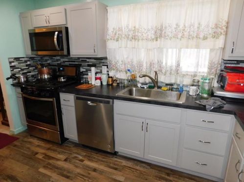 940 Biscayne Dr, Hermitage, PA 16148-2831