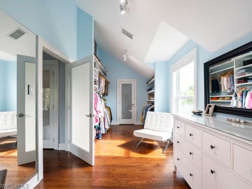 5690 Pne Tree Dr, Sanibel FL 33957-2304 exterior