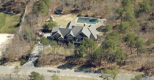 171 Malloy Dr, East Quogue, NY 11942-3838
