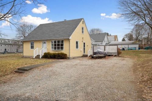 18 Victoria St, Norwich, CT 06351-2411