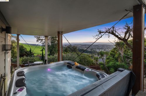 8017 Crest Ave, Oakland CA  94605-3611 exterior