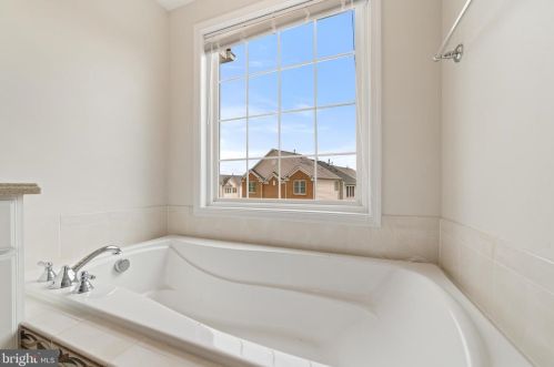14631 Weeburn Way, Woodbridge VA  22191-4043 exterior