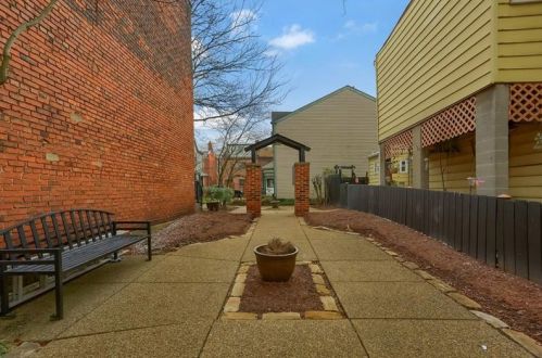 1726 Wharton St, Pittsburgh PA 15203-1736 exterior