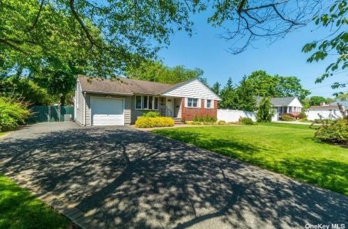 1448 Richland Blvd, Bayshore, NY 11706-4942