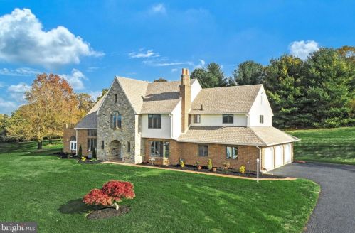 70 Vista Dr, Red Lion, PA 17356-8202