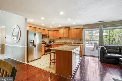 7827 Mulberry Bottom Ln, Springfield VA  22153-2314 exterior