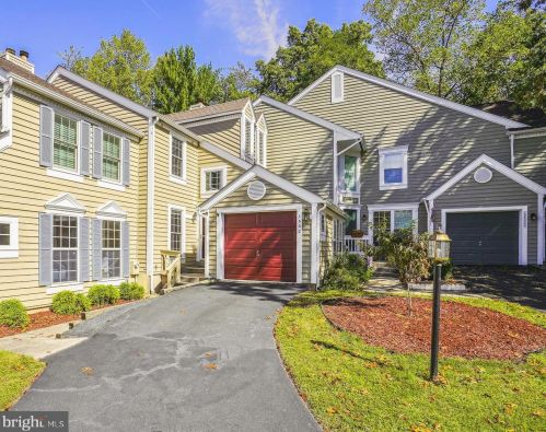 1502 Deer Point Way, Herndon VA  20194-1584 exterior